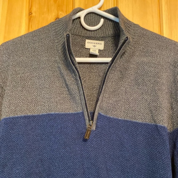 Dockers Men’s Long Sleeve Navy/Gray V-Neck Zip Sweater - Picture 9 of 9
